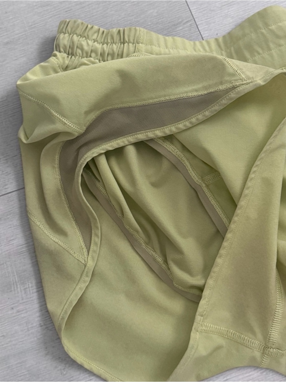 Lululemon Women’s Light Green Performance Running Shorts! Size 6! - Picture 3 of 5